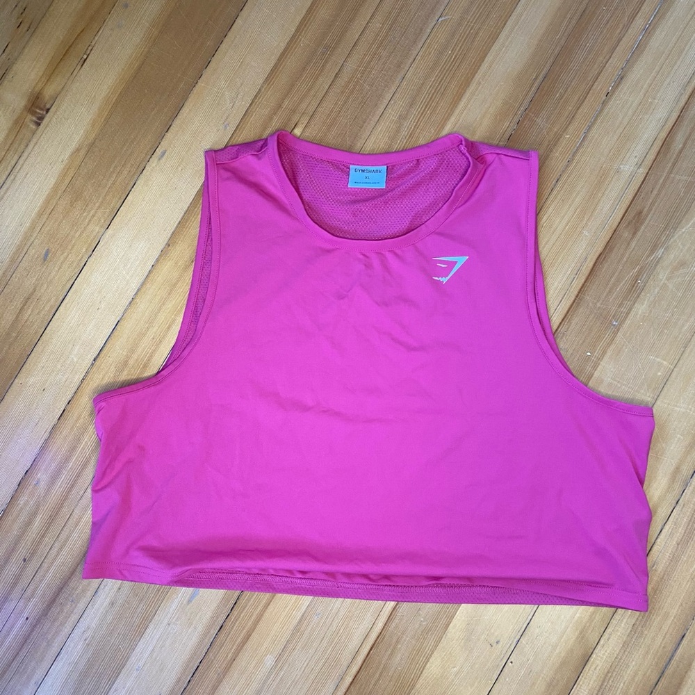 🔥GymShark Magenta Crop Tank. Like New. Lightweight/ breathable gym tank